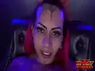 Travesti brasileira, gozando gostoso em show ao vivo - Isabelle Ferreira