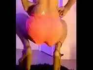 Exibindo bumbum novamente