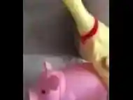 Galinho Chicken Little coloca Peppa pra descer no cacete