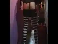 Michelle travesti medias rayadas sin tanga