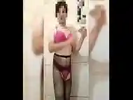 Rebolado e mostrando meu cuzinho de lingerie